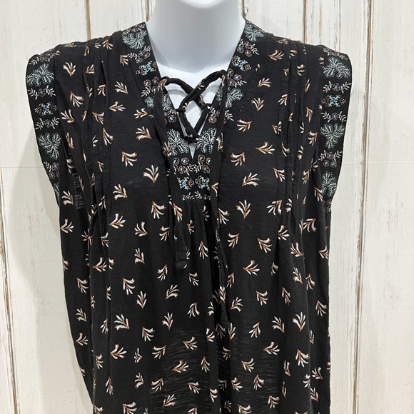 Lucky Brand Pull Over Cap Sleeve Black Top, Size Small - Picture 11 of 16